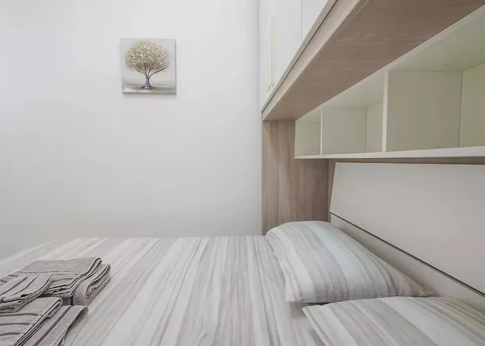 Saint Simplicio House アパート